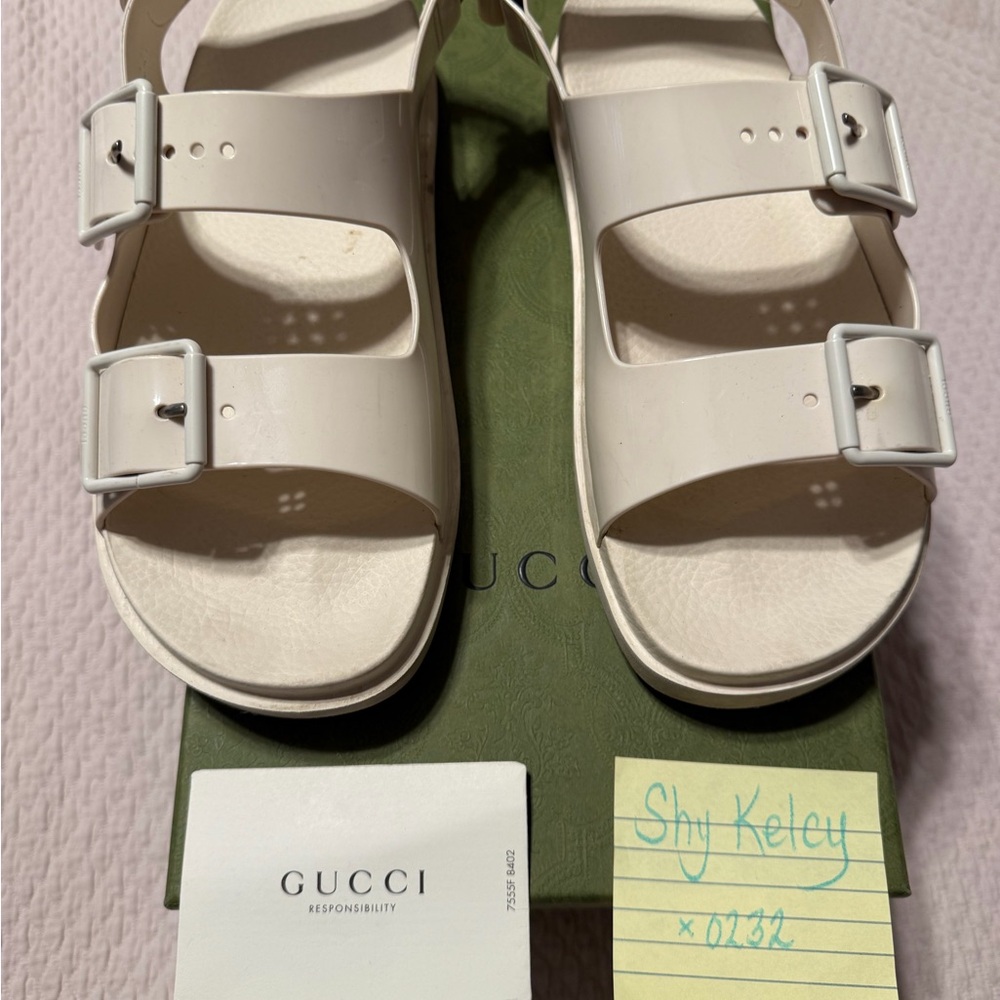 Gucci White Rubber Mini Double G Logo Dusty Ankle Strap Flat Sandals Size 40